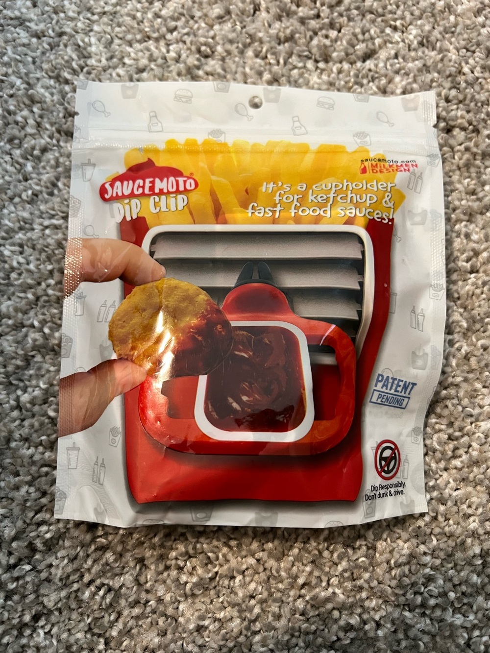 Saucemoto Dip Clip | An in-car sauce holder for ketchup and dipping sauces. NWT